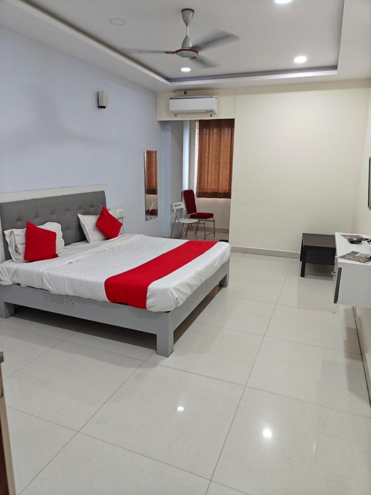 Апарт отель Kpr Residency Jadcherla Экстерьер фото